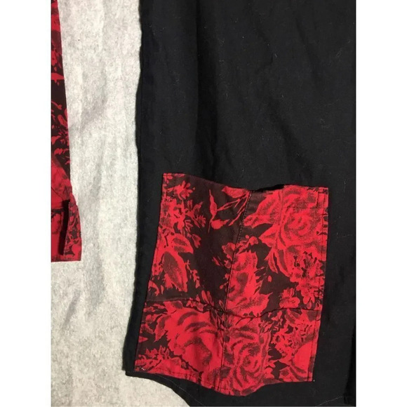 Womens Vintage Button Up Size Large Black Red Floral Mixed Pattern Large Pockets - Picture 2 of 4